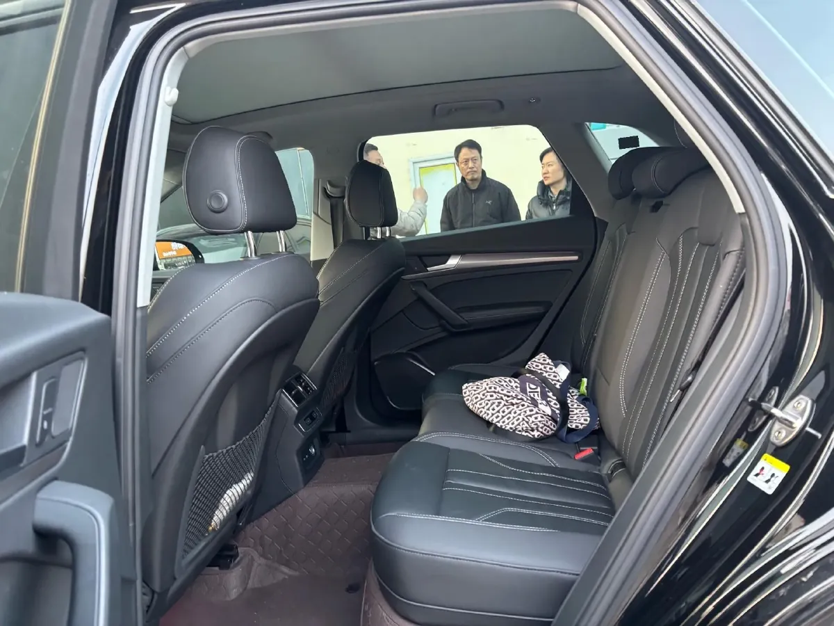 2022 Audi Q5L 2.0T 190HP L4 7DCT,autocango,china used car exporter,china ev exporter,chinese used car exporter,chinese used ev exporter