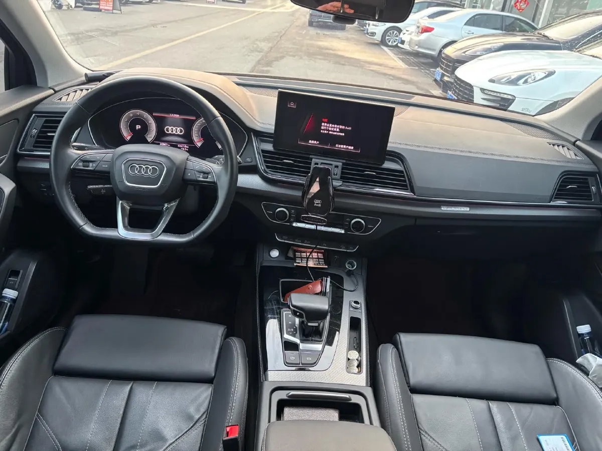 2022 Audi Q5L 2.0T 190HP L4 7DCT,autocango,china used car exporter,china ev exporter,chinese used car exporter,chinese used ev exporter