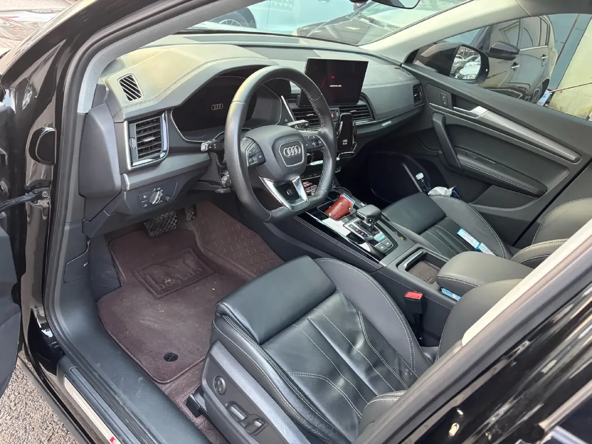 2022 Audi Q5L 2.0T 190HP L4 7DCT,autocango,china used car exporter,china ev exporter,chinese used car exporter,chinese used ev exporter