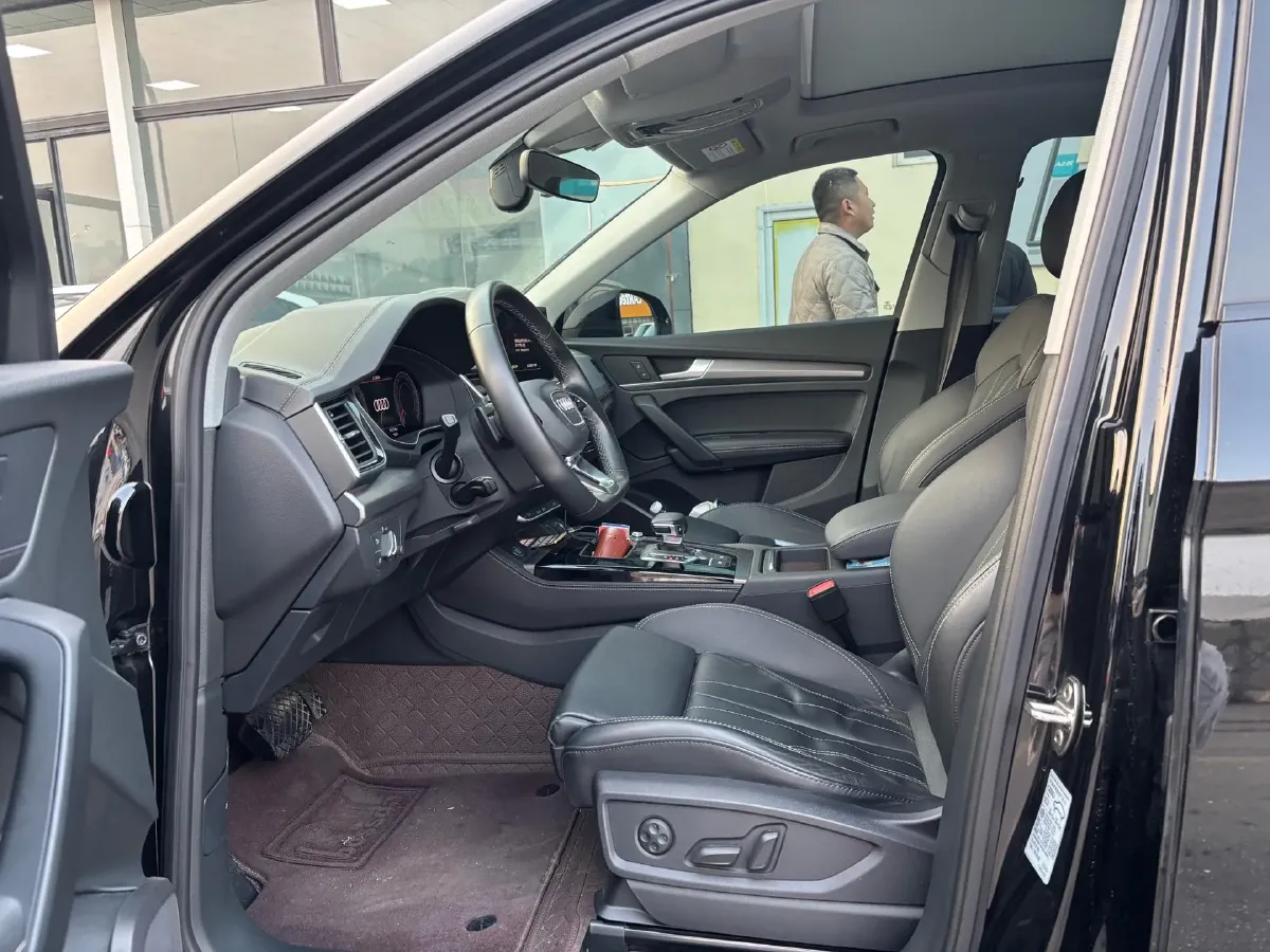 2022 Audi Q5L 2.0T 190HP L4 7DCT,autocango,china used car exporter,china ev exporter,chinese used car exporter,chinese used ev exporter