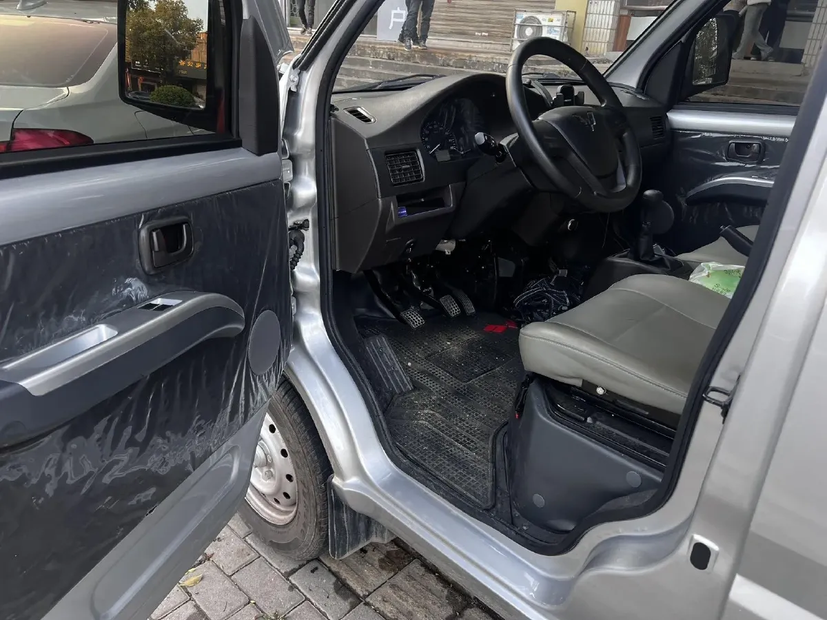 2023 WuLing RongGuang New Truck 1.5L 102HP L4 5MT,autocango,china used car exporter,china ev exporter,chinese used car exporter,chinese used ev exporter