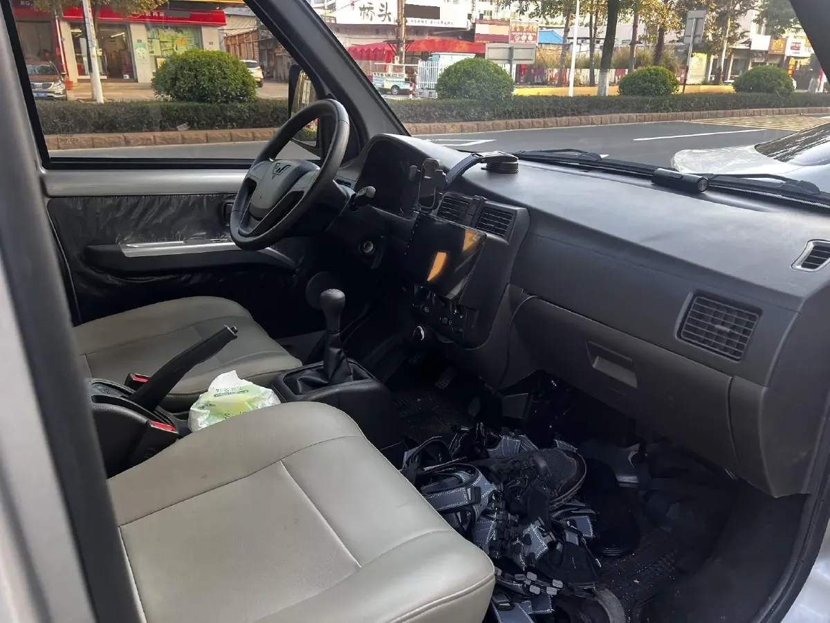 2023 WuLing RongGuang New Truck 1.5L 102HP L4 5MT,autocango,china used car exporter,china ev exporter,chinese used car exporter,chinese used ev exporter