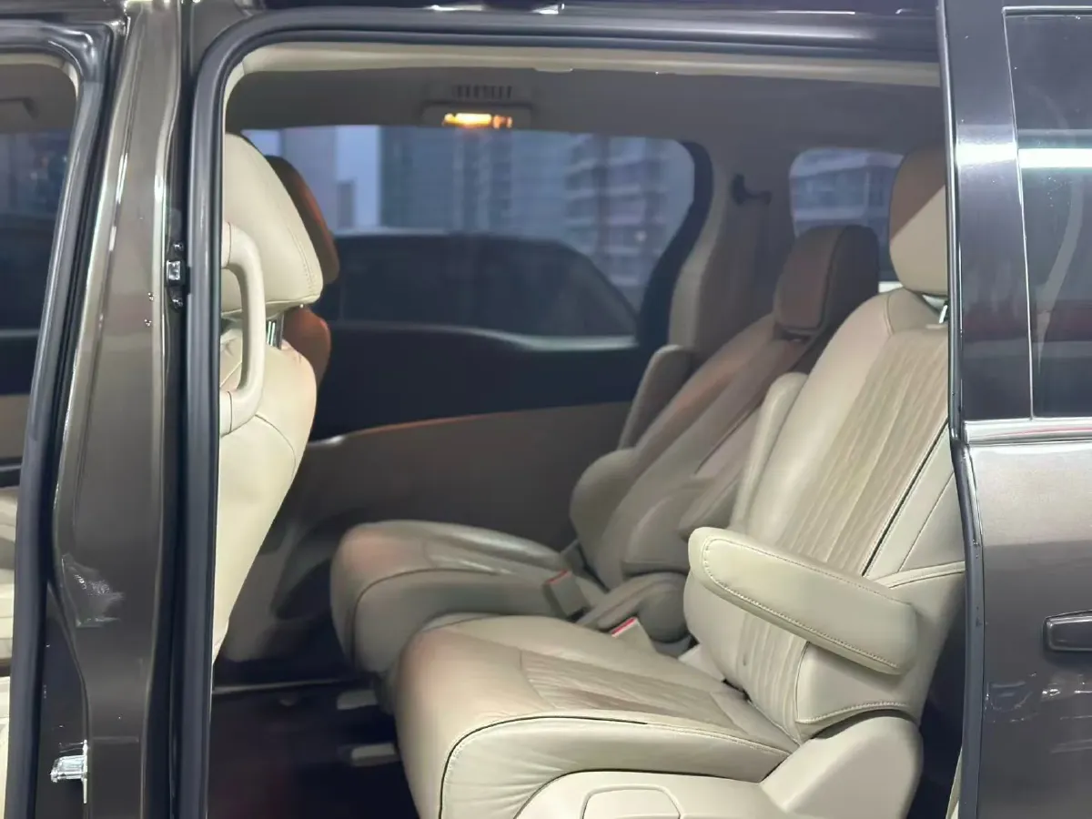 2022 Buick GL8 2.0T 237HP L4 9AT,autocango,china used car exporter,china ev exporter,chinese used car exporter,chinese used ev exporter