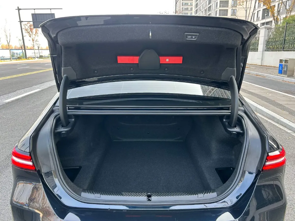 2024 BMW 5 Series 2.0T 258HP L4 8AT,autocango,china used car exporter,china ev exporter,chinese used car exporter,chinese used ev exporter