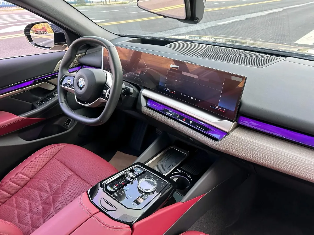 2024 BMW 5 Series 2.0T 258HP L4 8AT,autocango,china used car exporter,china ev exporter,chinese used car exporter,chinese used ev exporter