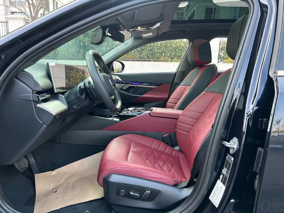 2024 BMW 5 Series 2.0T 258HP L4 8AT,autocango,china used car exporter,china ev exporter,chinese used car exporter,chinese used ev exporter