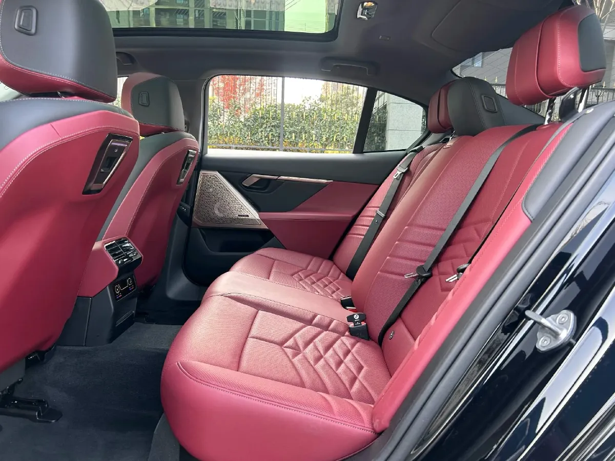 2024 BMW 5 Series 2.0T 258HP L4 8AT,autocango,china used car exporter,china ev exporter,chinese used car exporter,chinese used ev exporter