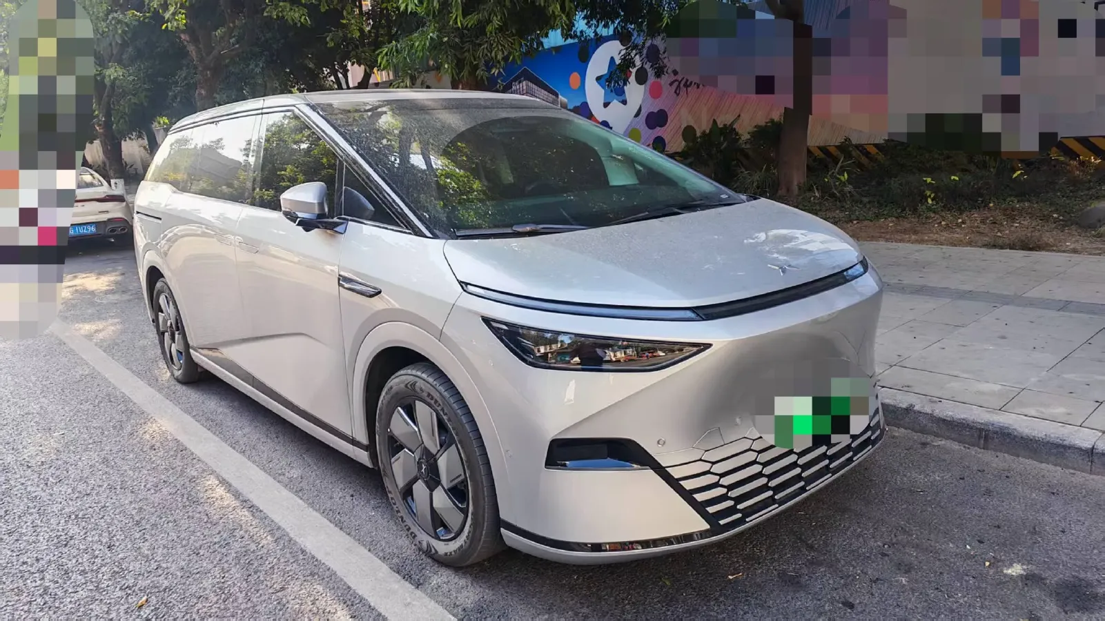 2024 Xpeng X9 BEV 84.5KWH,autocango,china used car exporter,china ev exporter,chinese used car exporter,chinese used ev exporter