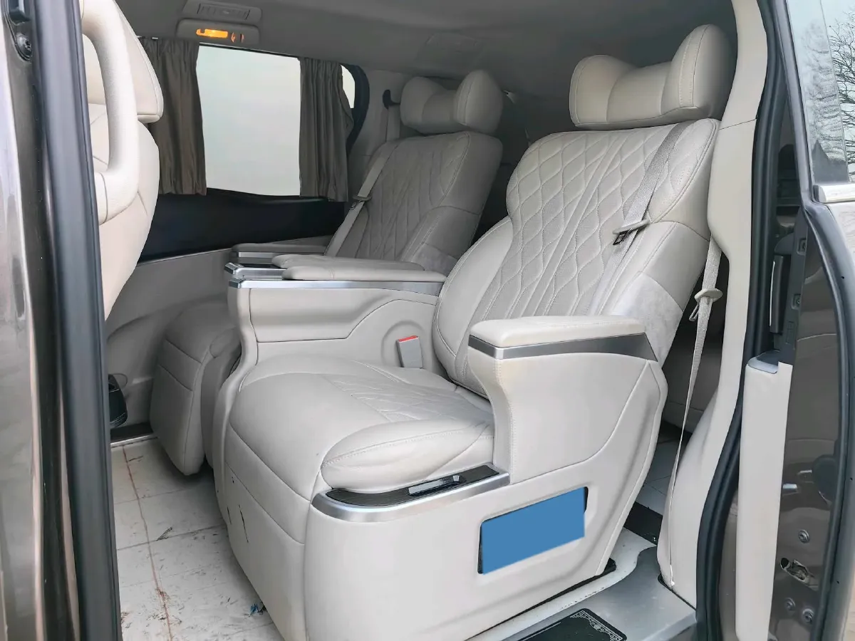 2022 Buick GL8 2.0T 237HP L4 9AT,autocango,china used car exporter,china ev exporter,chinese used car exporter,chinese used ev exporter