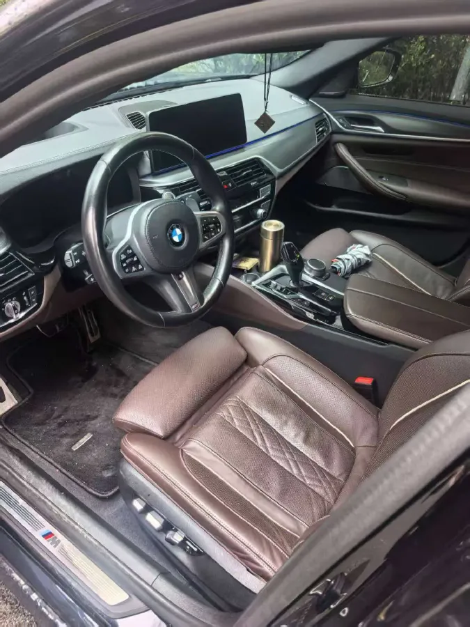 2021 BMW 5 Series 3.0T 340HP L6 8AT,autocango,china used car exporter,china ev exporter,chinese used car exporter,chinese used ev exporter