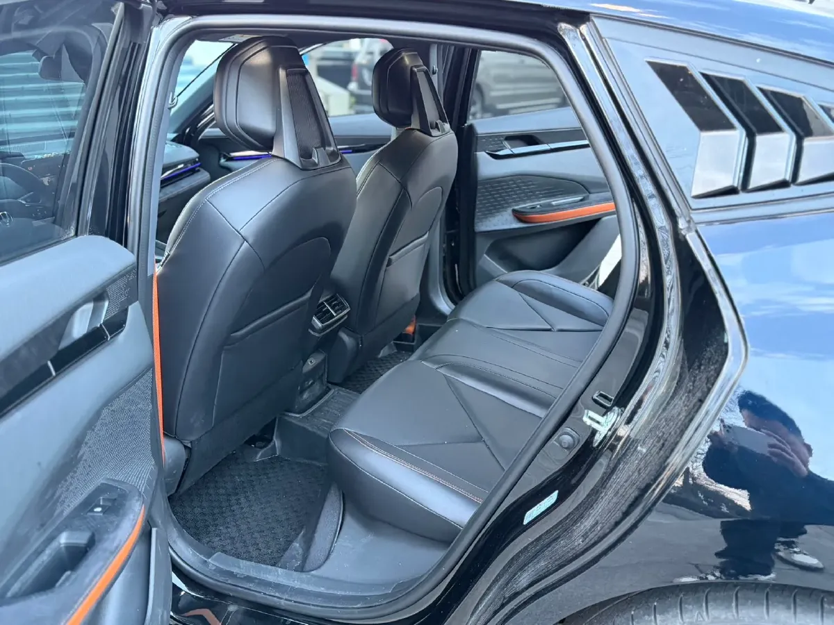 2022 ChangAn UNI-V 1.5T 188HP L4 7DCT,autocango,china used car exporter,china ev exporter,chinese used car exporter,chinese used ev exporter