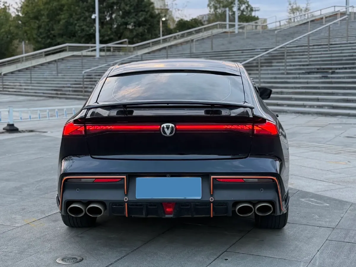 2022 ChangAn UNI-V 1.5T 188HP L4 7DCT,autocango,china used car exporter,china ev exporter,chinese used car exporter,chinese used ev exporter