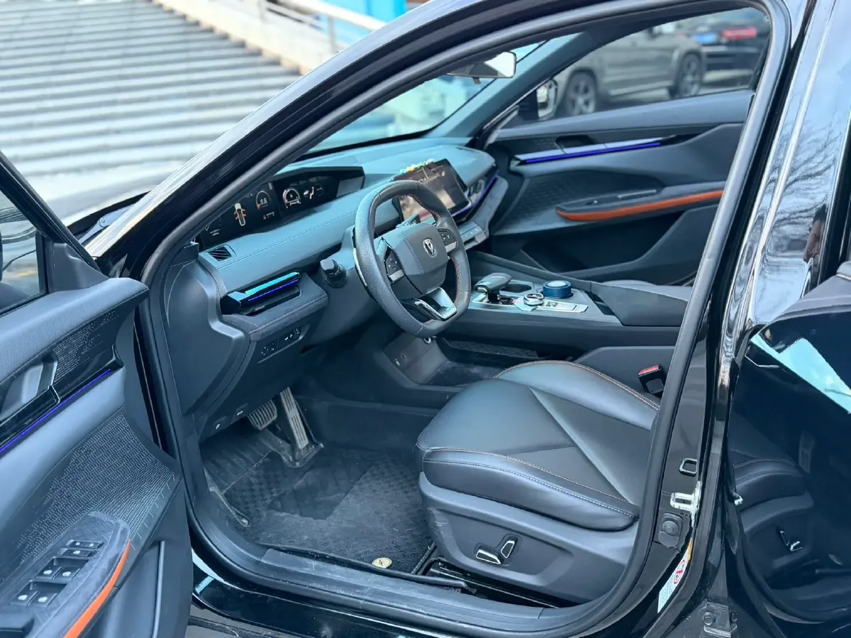 2022 ChangAn UNI-V 1.5T 188HP L4 7DCT,autocango,china used car exporter,china ev exporter,chinese used car exporter,chinese used ev exporter