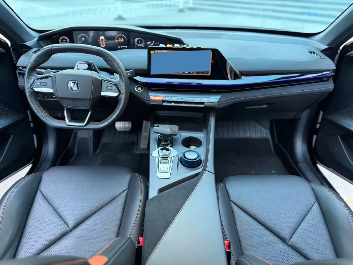 2022 ChangAn UNI-V 1.5T 188HP L4 7DCT,autocango,china used car exporter,china ev exporter,chinese used car exporter,chinese used ev exporter