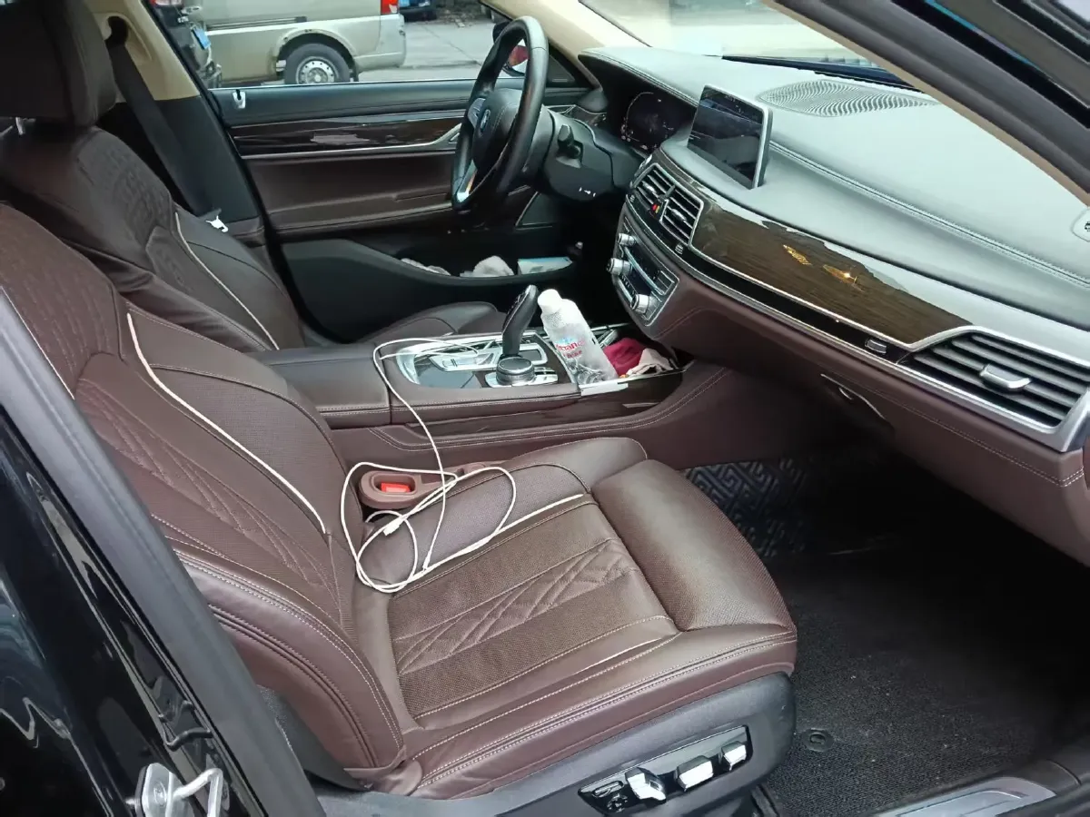 2021 BMW 7 Series 2.0T 265HP L4 8AT,autocango,china used car exporter,china ev exporter,chinese used car exporter,chinese used ev exporter