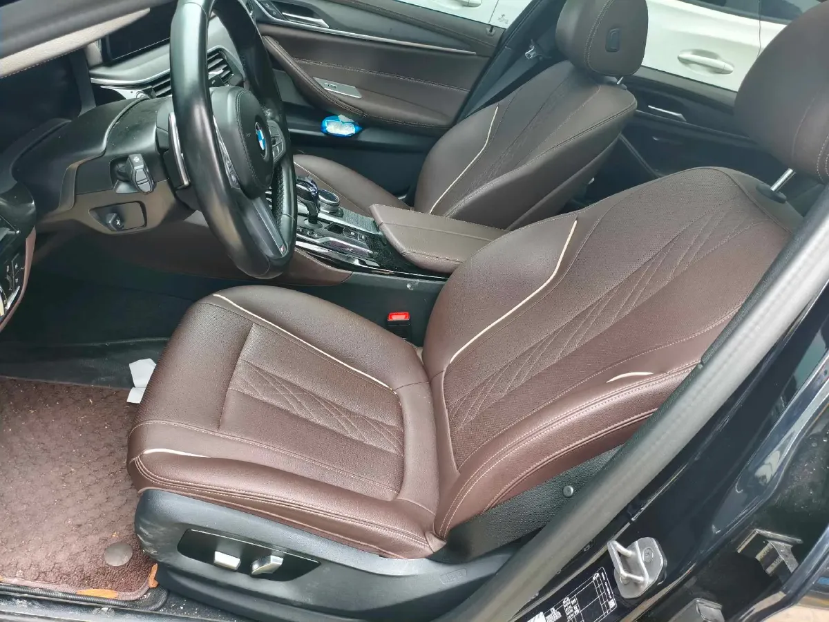 2022 BMW 5 Series 2.0T 252HP L4 8AT,autocango,china used car exporter,china ev exporter,chinese used car exporter,chinese used ev exporter