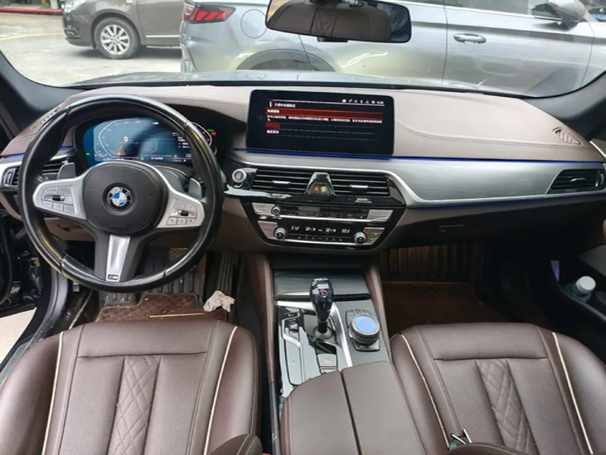 2022 BMW 5 Series 2.0T 252HP L4 8AT,autocango,china used car exporter,china ev exporter,chinese used car exporter,chinese used ev exporter