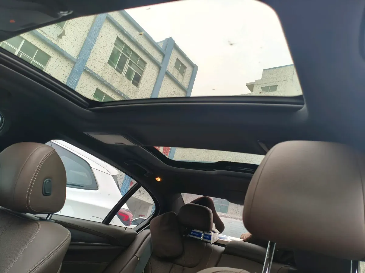 2022 BMW 5 Series 2.0T 252HP L4 8AT,autocango,china used car exporter,china ev exporter,chinese used car exporter,chinese used ev exporter
