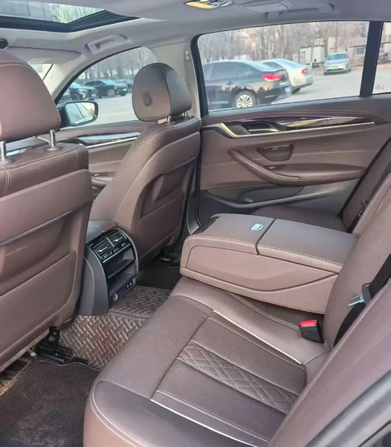 2021 BMW 5 Series 2.0T 184HP L4 8AT,autocango,china used car exporter,china ev exporter,chinese used car exporter,chinese used ev exporter