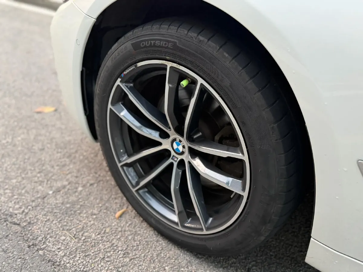 2022 BMW 5 Series 2.0T 184HP L4 8AT,autocango,china used car exporter,china ev exporter,chinese used car exporter,chinese used ev exporter