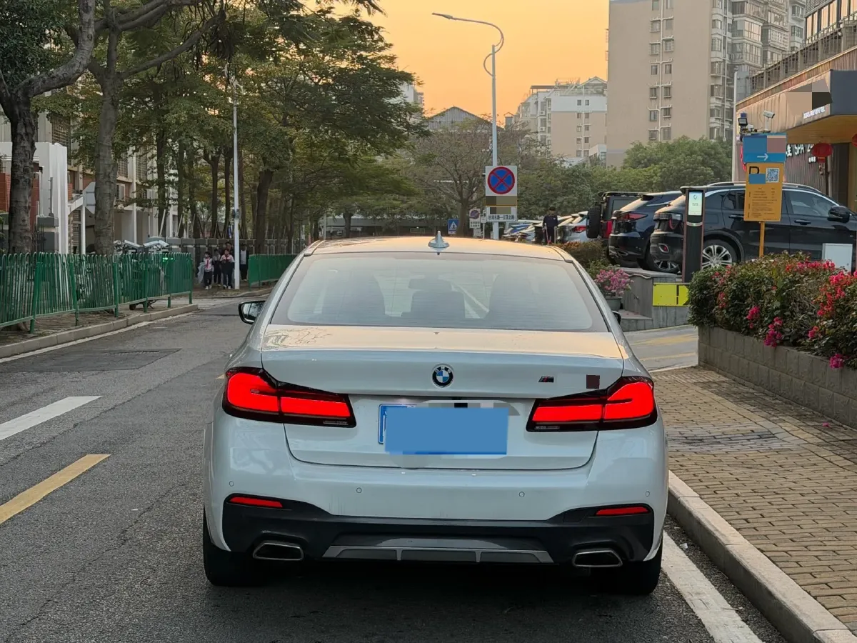 2022 BMW 5 Series 2.0T 184HP L4 8AT,autocango,china used car exporter,china ev exporter,chinese used car exporter,chinese used ev exporter