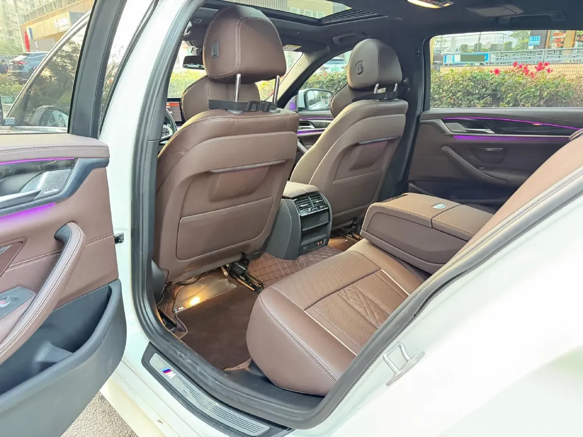 2022 BMW 5 Series 2.0T 184HP L4 8AT,autocango,china used car exporter,china ev exporter,chinese used car exporter,chinese used ev exporter