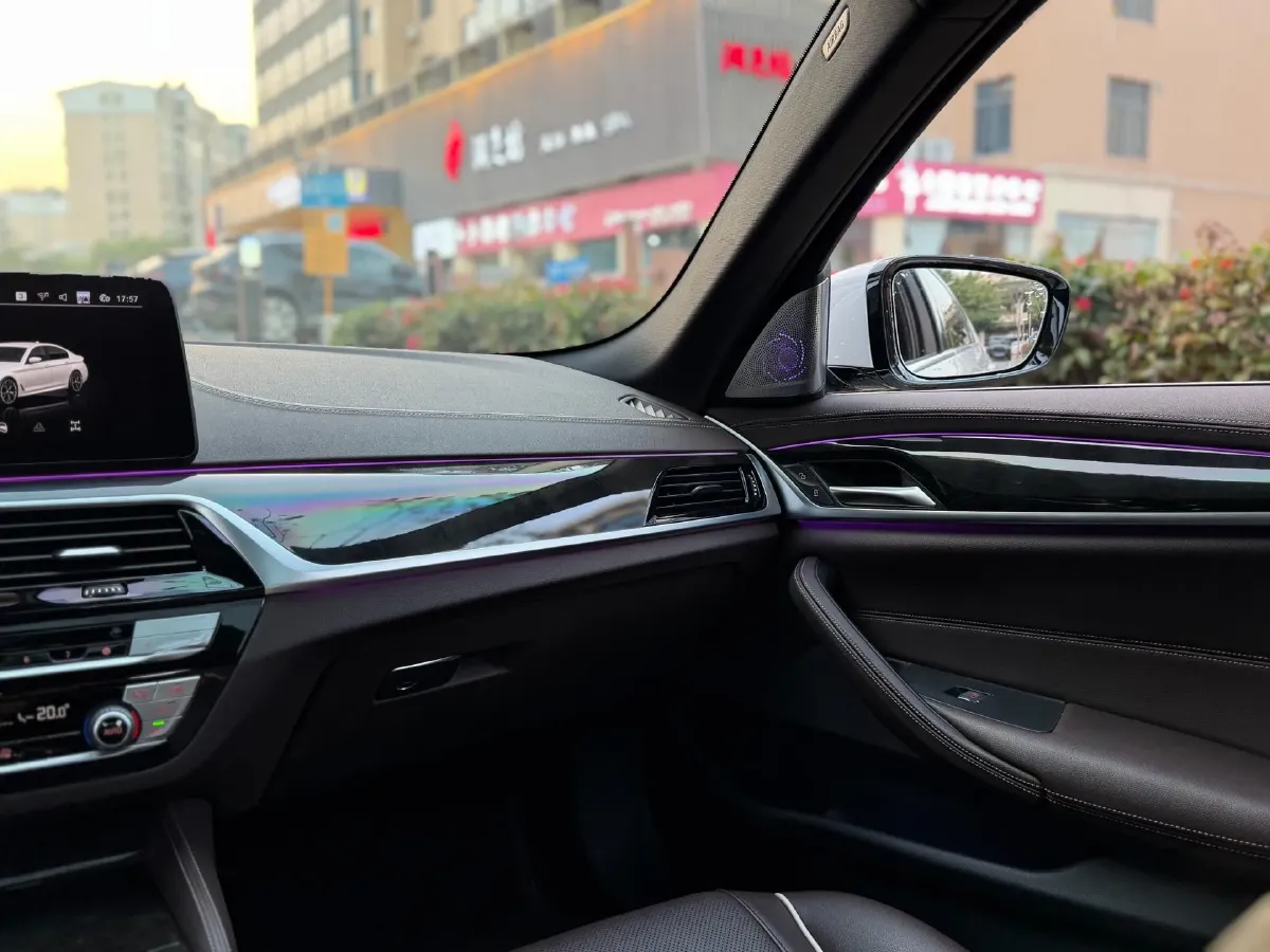 2022 BMW 5 Series 2.0T 184HP L4 8AT,autocango,china used car exporter,china ev exporter,chinese used car exporter,chinese used ev exporter