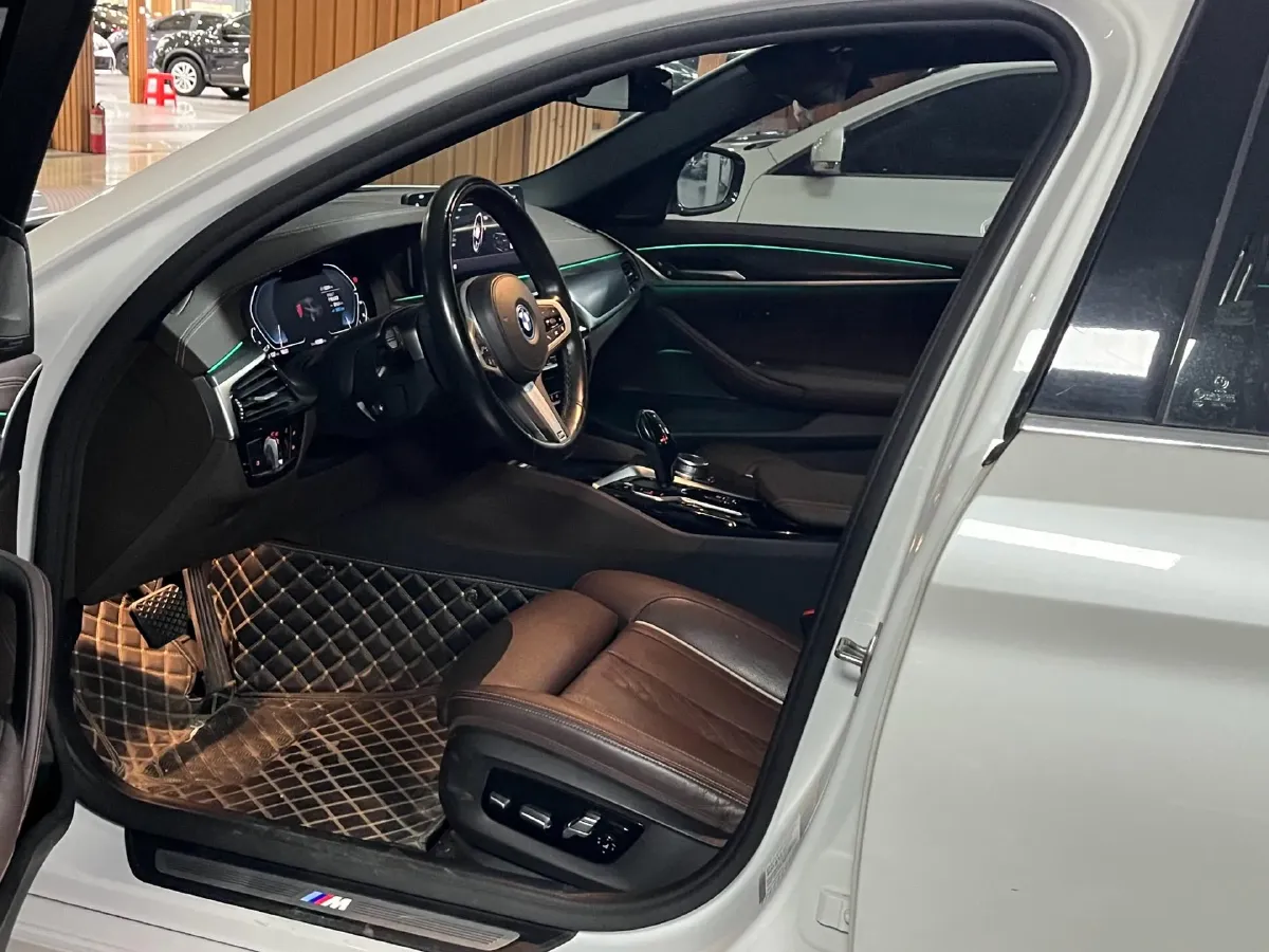 2022 BMW 5 Series 2.0T 184HP L4 8AT PHEV 17.7KWH,autocango,china used car exporter,china ev exporter,chinese used car exporter,chinese used ev exporter