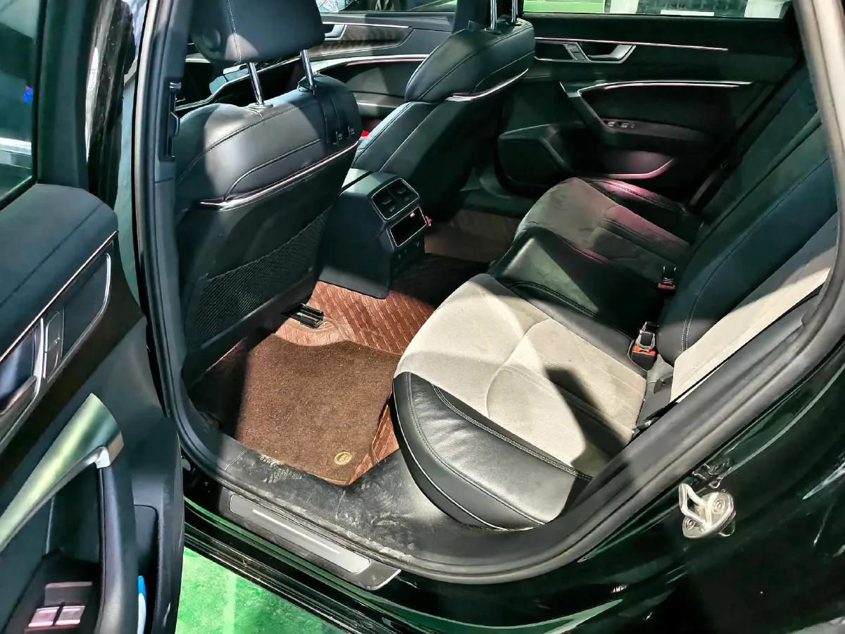 2023 Audi A6L 2.0T 245HP L4 7DCT,autocango,china used car exporter,china ev exporter,chinese used car exporter,chinese used ev exporter