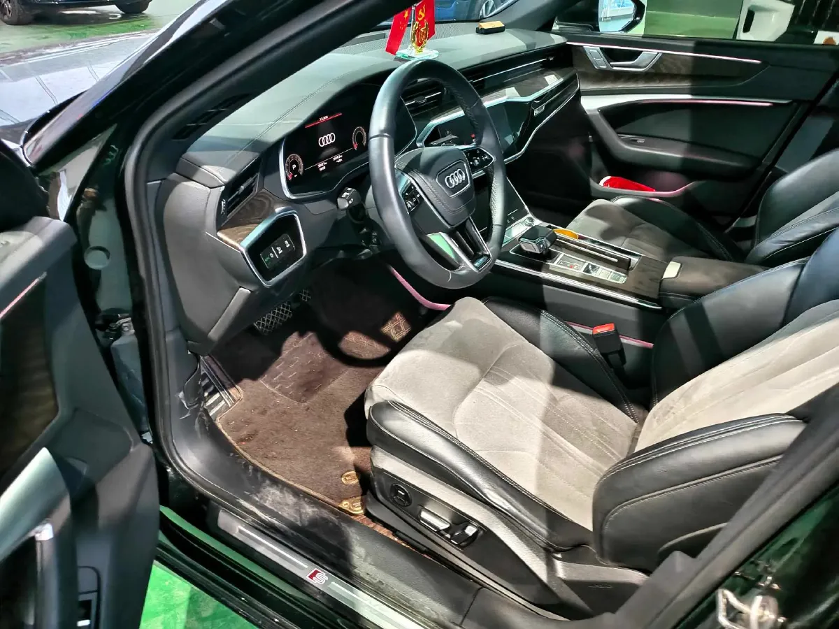 2023 Audi A6L 2.0T 245HP L4 7DCT,autocango,china used car exporter,china ev exporter,chinese used car exporter,chinese used ev exporter