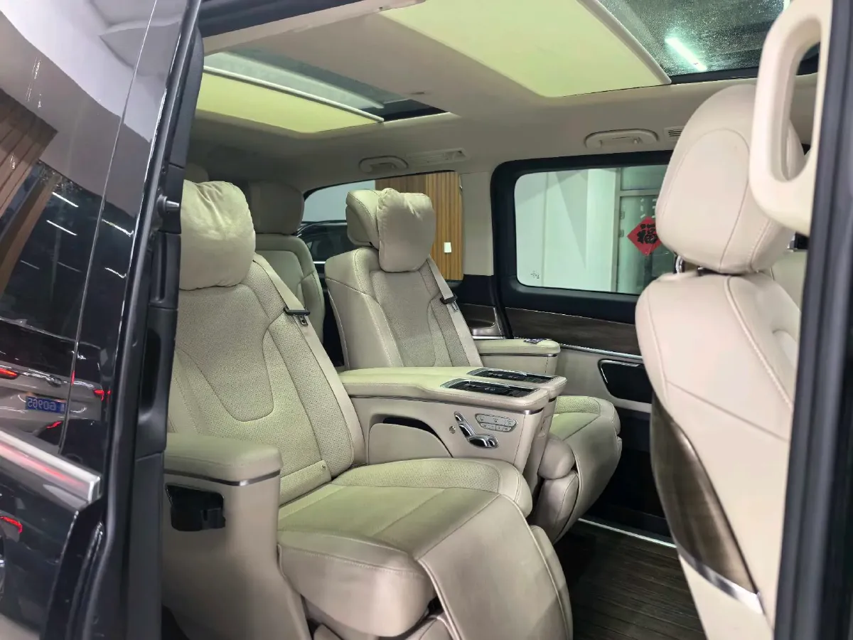 2022 Mercedes-Benz V Class 2.0T 211HP L4 9AT,autocango,china used car exporter,china ev exporter,chinese used car exporter,chinese used ev exporter