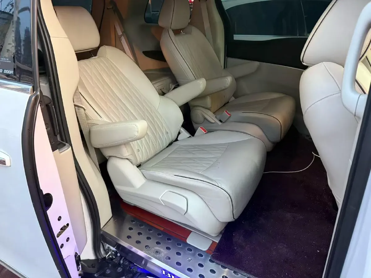 2021 Buick GL8 2.0T 237HP L4 9AT,autocango,china used car exporter,china ev exporter,chinese used car exporter,chinese used ev exporter