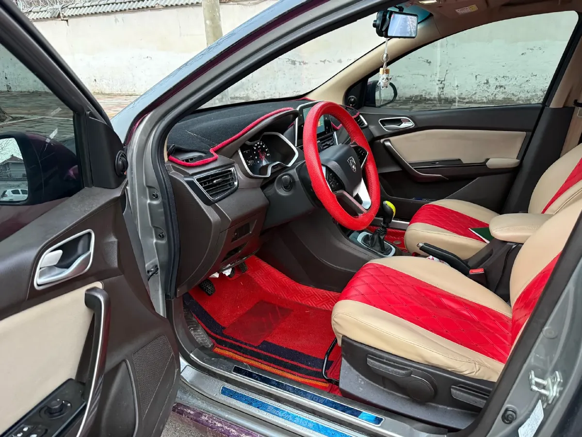 2017 BaoJun 310W 1.5L 112HP L4 6MT,autocango,china used car exporter,china ev exporter,chinese used car exporter,chinese used ev exporter