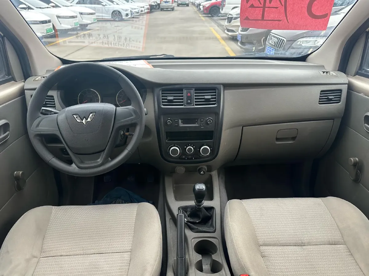 2019 WuLing RongGuang V 1.5L 99HP L4 6MT,autocango,china used car exporter,china ev exporter,chinese used car exporter,chinese used ev exporter