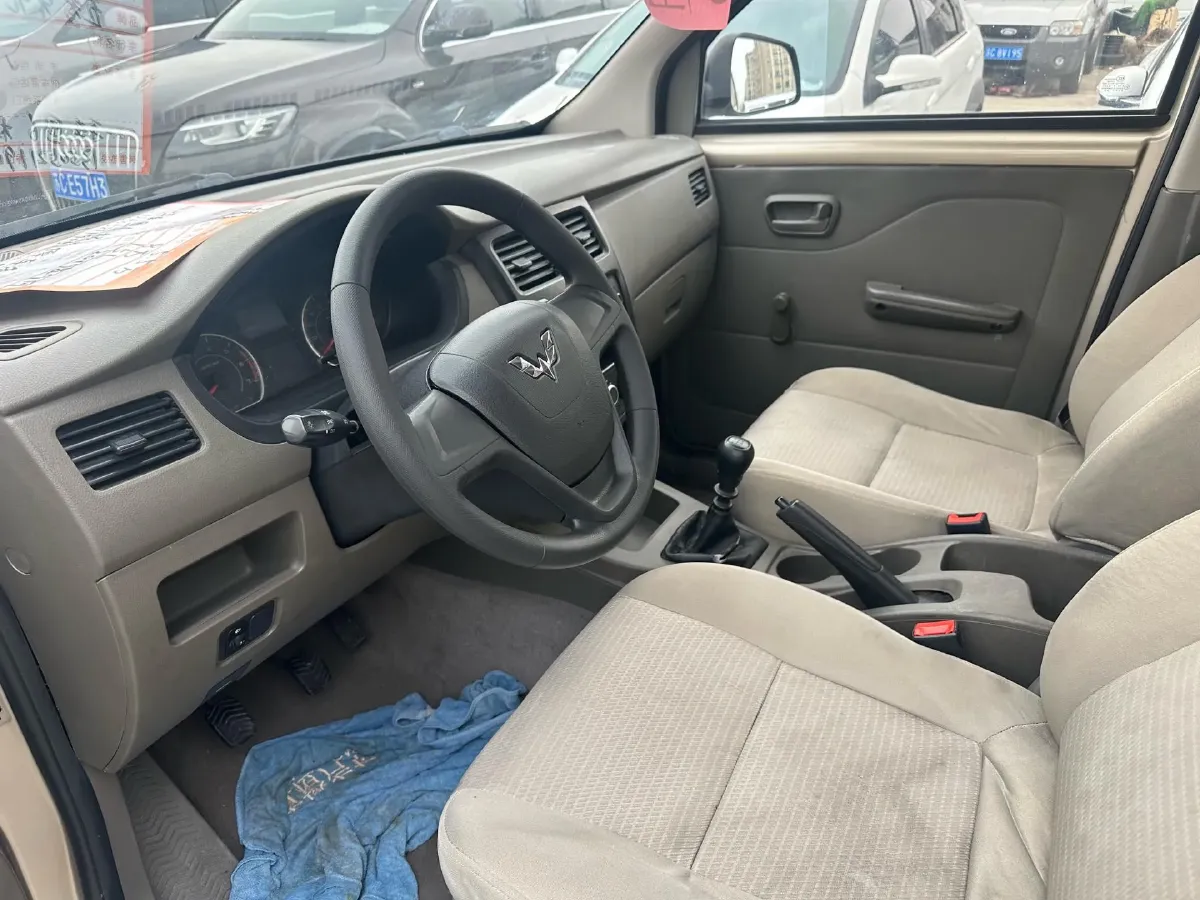 2019 WuLing RongGuang V 1.5L 99HP L4 6MT,autocango,china used car exporter,china ev exporter,chinese used car exporter,chinese used ev exporter