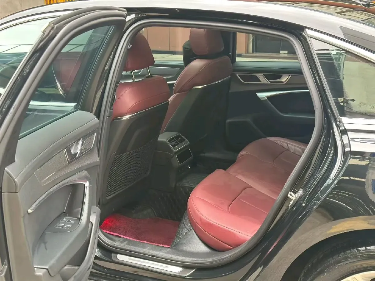 2024 Audi A6L 2.0T 245HP L4 7DCT,autocango,china used car exporter,china ev exporter,chinese used car exporter,chinese used ev exporter