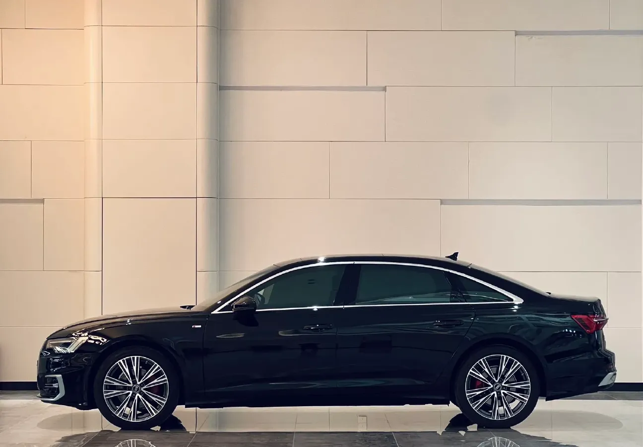 2023 Audi A6L 2.0T 245HP L4 7DCT,autocango,china used car exporter,china ev exporter,chinese used car exporter,chinese used ev exporter