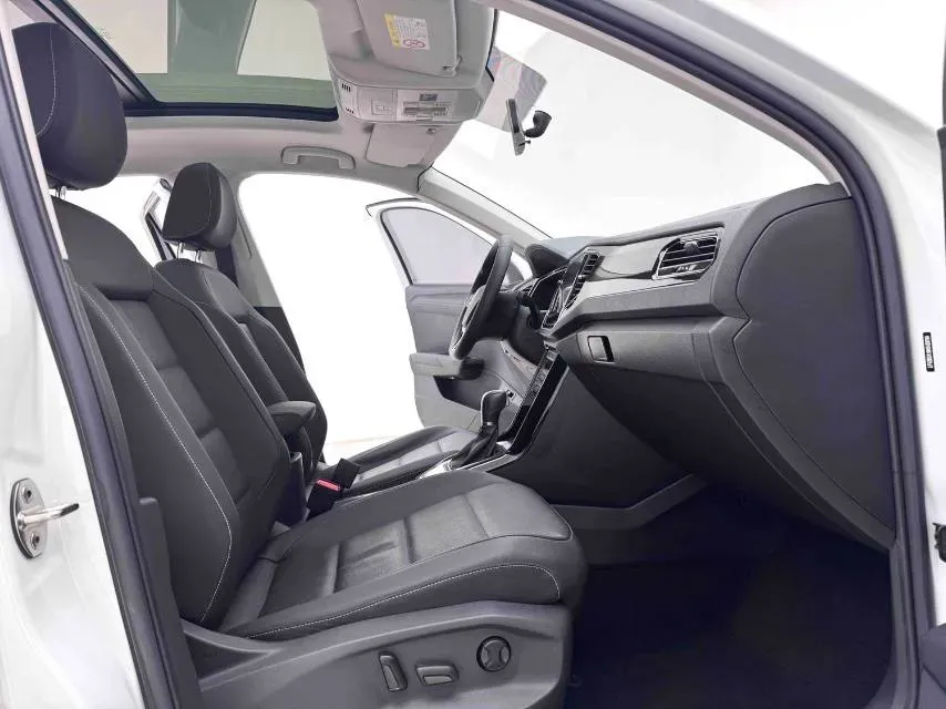 2021 Volkswagen T-Roc 1.4T 150HP L4 7DCT,autocango,china used car exporter,china ev exporter,chinese used car exporter,chinese used ev exporter