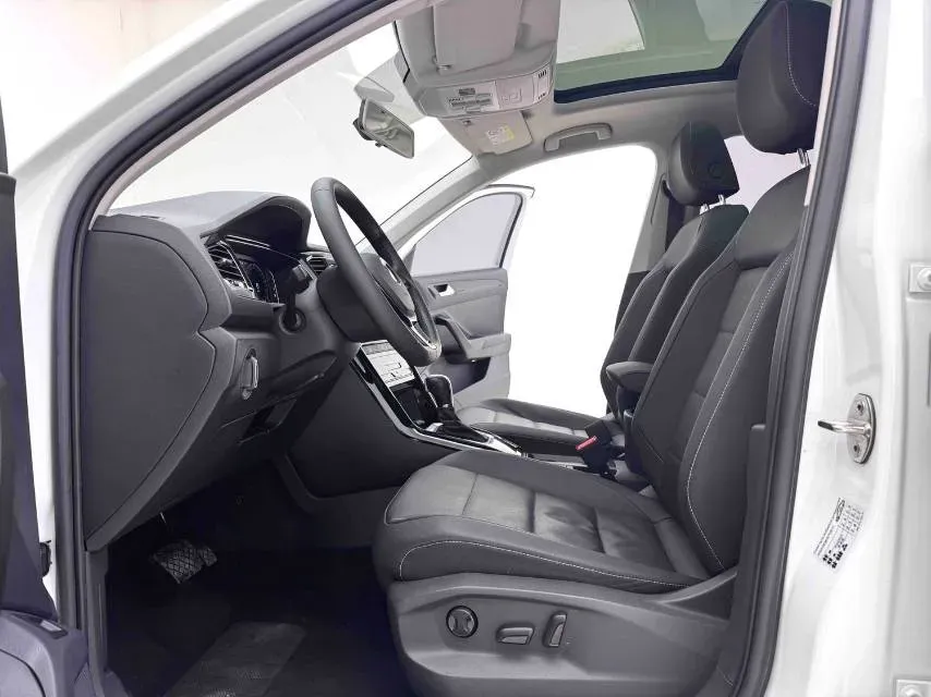 2021 Volkswagen T-Roc 1.4T 150HP L4 7DCT,autocango,china used car exporter,china ev exporter,chinese used car exporter,chinese used ev exporter