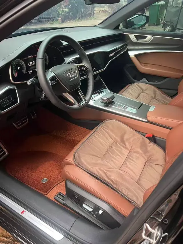 2025 Audi A6L 2.0T 245HP L4 7DCT,autocango,china used car exporter,china ev exporter,chinese used car exporter,chinese used ev exporter