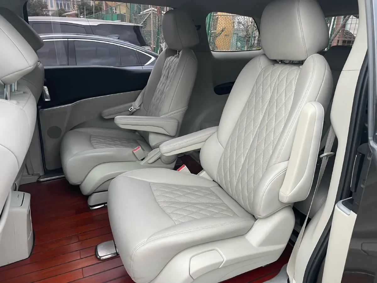 2022 Buick GL8 2.0T 237HP L4 9AT,autocango,china used car exporter,china ev exporter,chinese used car exporter,chinese used ev exporter