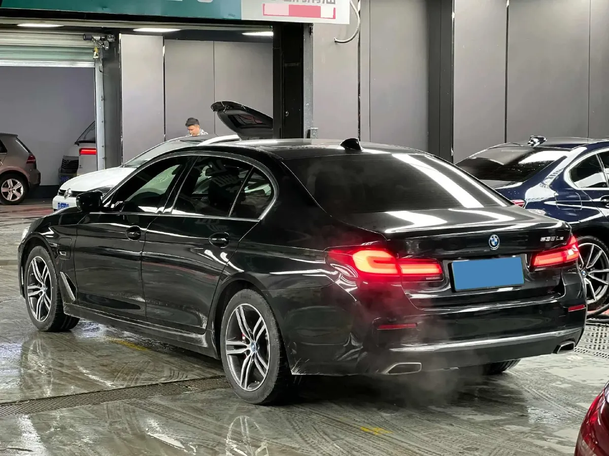 2022 BMW 5 Series 2.0T 184HP L4 8AT PHEV 17.7KWH,autocango,china used car exporter,china ev exporter,chinese used car exporter,chinese used ev exporter