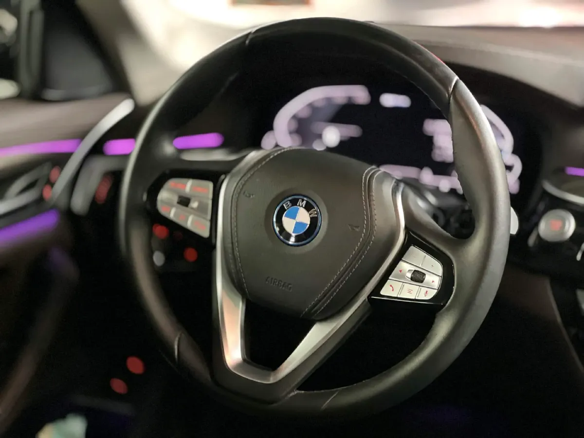 2022 BMW 5 Series 2.0T 184HP L4 8AT PHEV 17.7KWH,autocango,china used car exporter,china ev exporter,chinese used car exporter,chinese used ev exporter