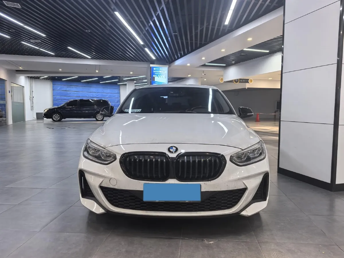 2021 BMW 1 Series 1.5T 140HP L3 7DCT,autocango,china used car exporter,china ev exporter,chinese used car exporter,chinese used ev exporter