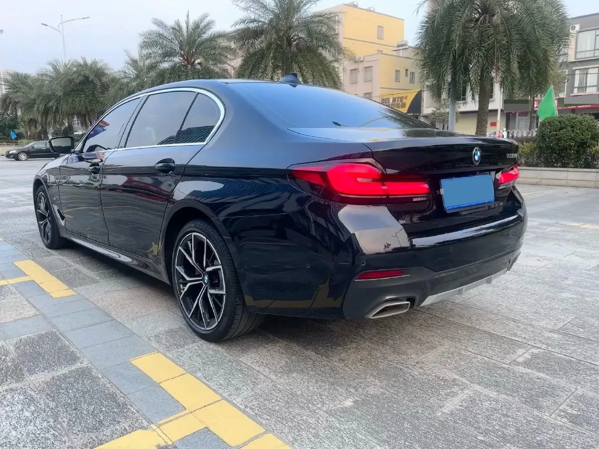 2023 BMW 5 Series 2.0T 245HP L4 8AT,autocango,china used car exporter,china ev exporter,chinese used car exporter,chinese used ev exporter