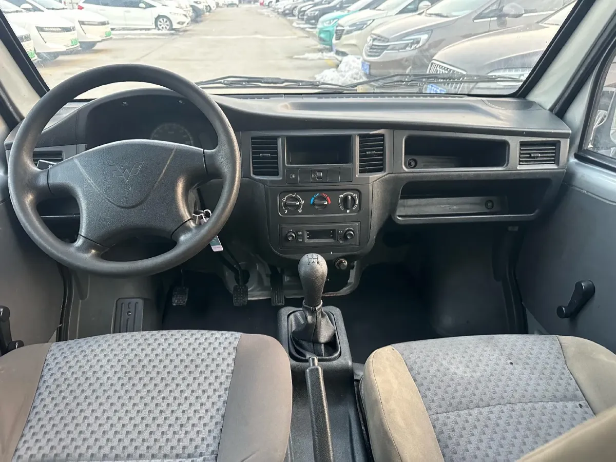 2020 WuLing ZhiGuang 1.2L 76HP L4 5MT,autocango,china used car exporter,china ev exporter,chinese used car exporter,chinese used ev exporter