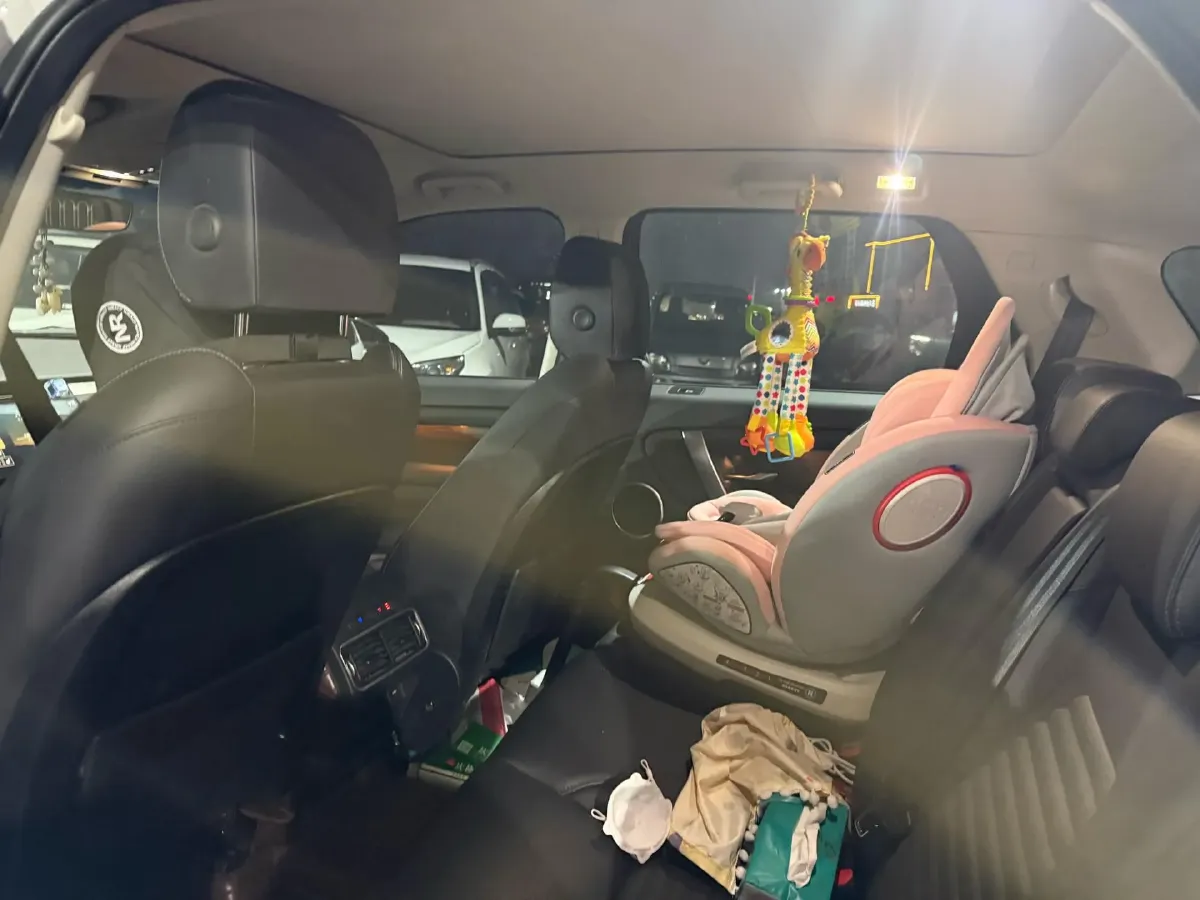 2024 Land Rover Discovery Sport 2.0T 249HP L4 9AT,autocango,china used car exporter,china ev exporter,chinese used car exporter,chinese used ev exporter