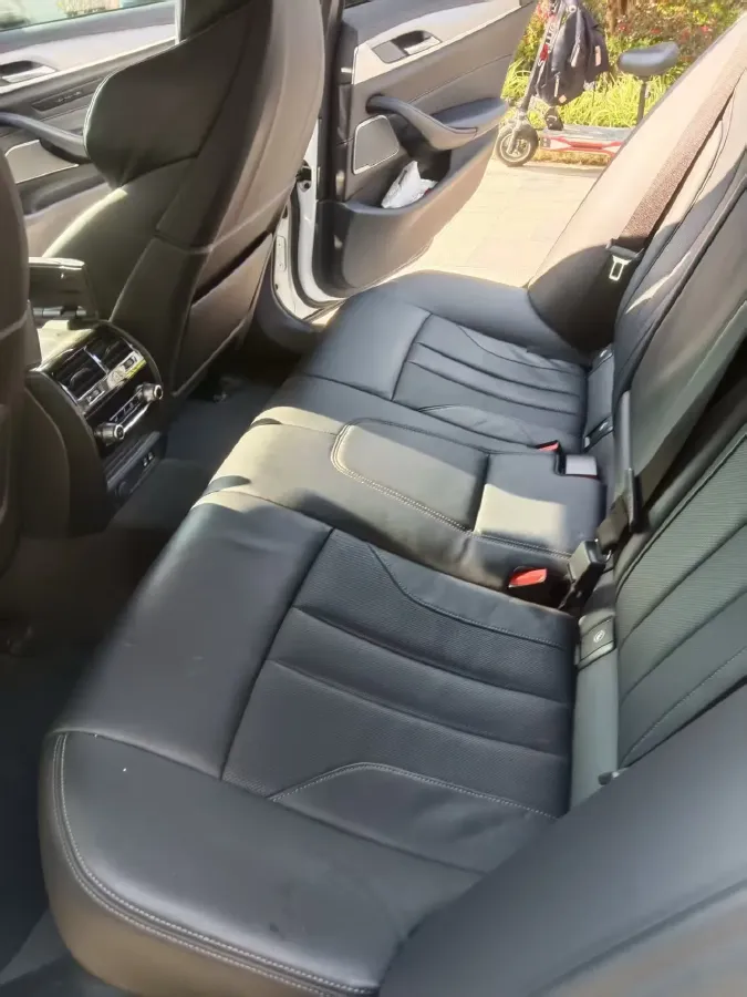 2021 BMW M5 4.4T 600HP V8 8AT,autocango,china used car exporter,china ev exporter,chinese used car exporter,chinese used ev exporter