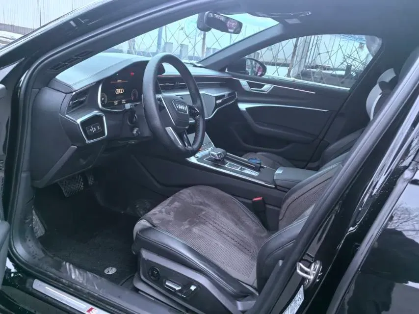 2024 Audi A6L 2.0T 245HP L4 7DCT,autocango,china used car exporter,china ev exporter,chinese used car exporter,chinese used ev exporter