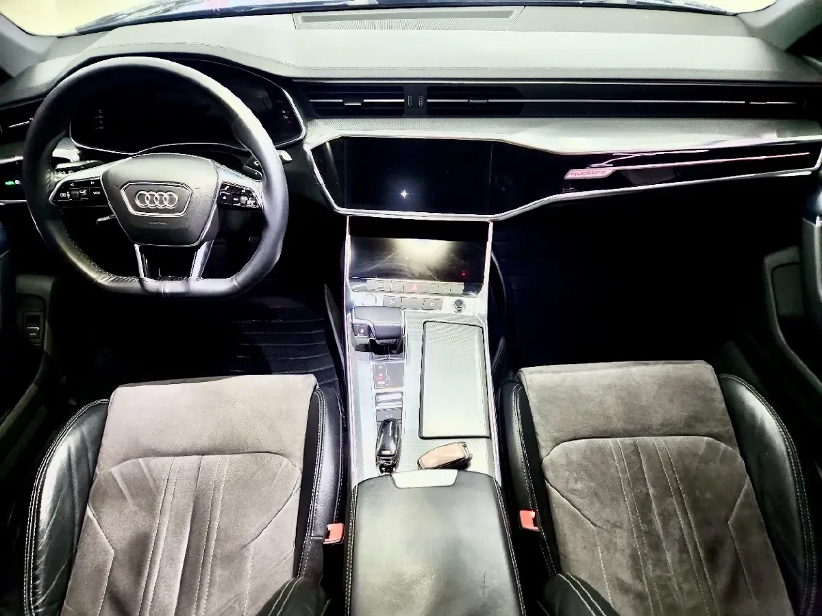 2020 Audi A6L 2.0T 224HP L4 7DCT,autocango,china used car exporter,china ev exporter,chinese used car exporter,chinese used ev exporter